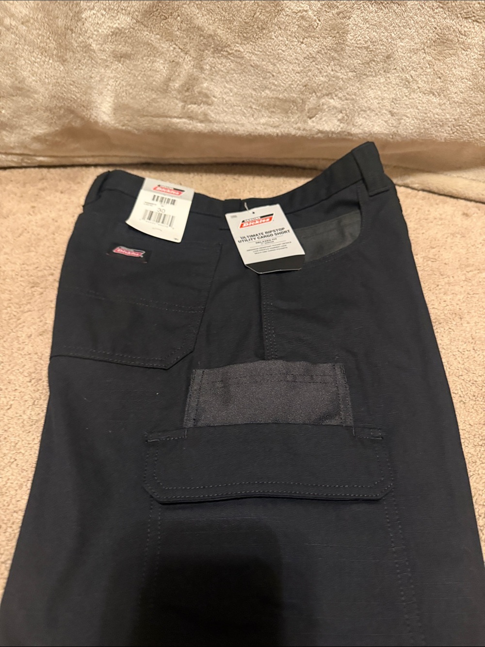 Dickies Men’s Black Cargo Work Shorts with Multi-Pocket Design